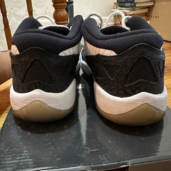 Retro Jordan Low Grade School Sz 6Y Black and White ACCEPTING ALL OFFERS - Picture 7 of 9